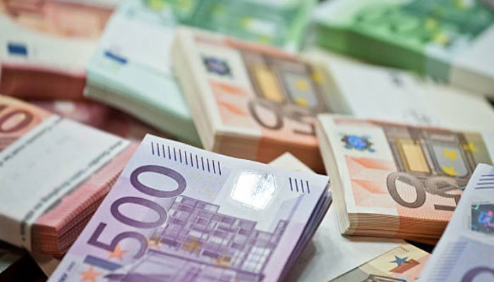 Six wealthy Cypriots own assets equal to Cyprus' GDP