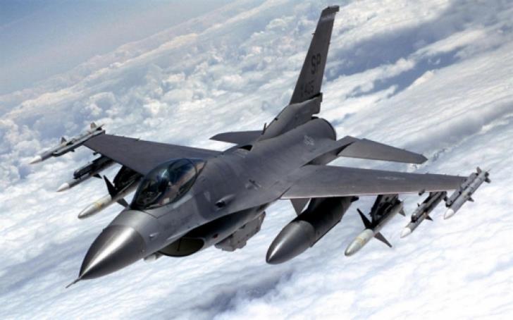 US and Russian fighter aircrafts in mock dogfight over Nicosia FIR