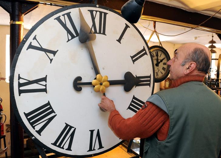 Cyprus puts clocks forward by one hour | en.philenews.com