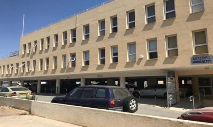 Defendant tries to jump out of court window to avoid doing time