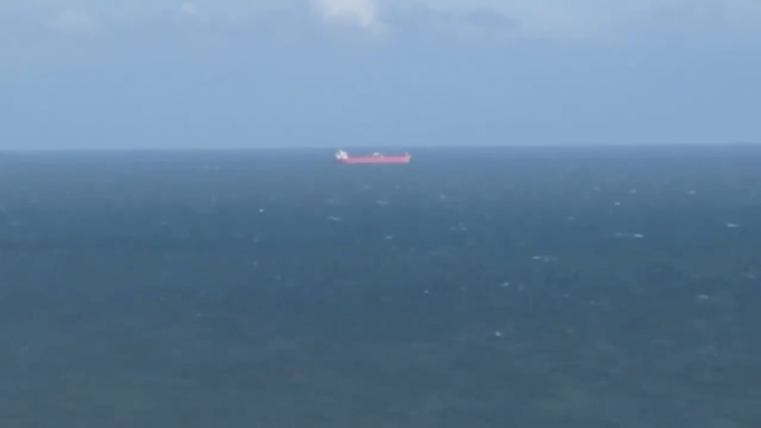 UK special forces storm tanker and detain stowaways in Channel | en ...