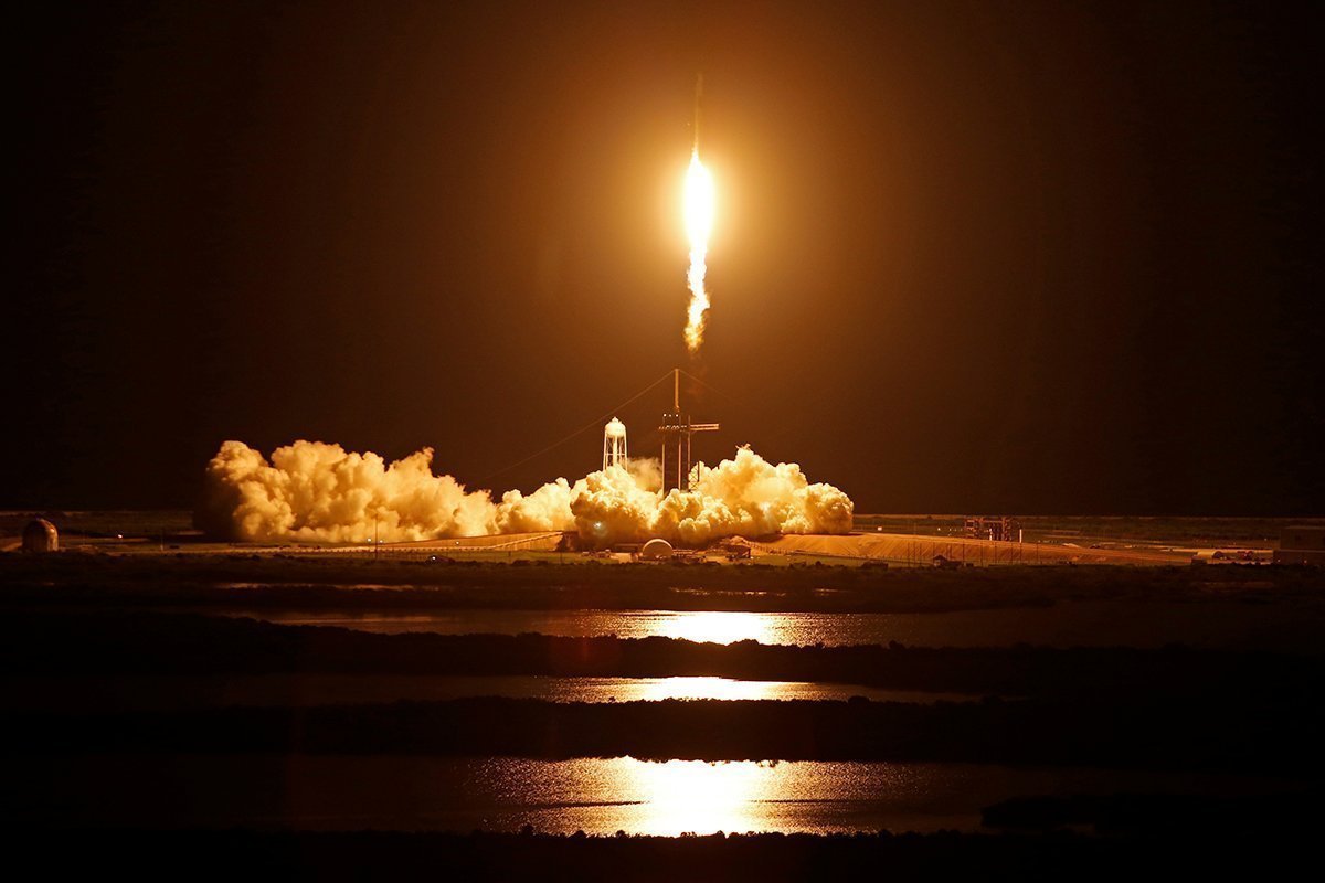 SpaceX Falcon 9 rocket launches from Kennedy Space Center | en ...