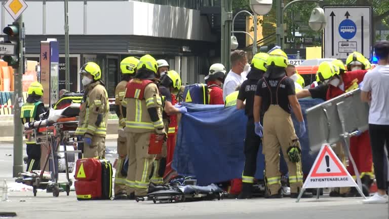 Car drives into a crowd in Berlin, at least one dead | en.philenews.com