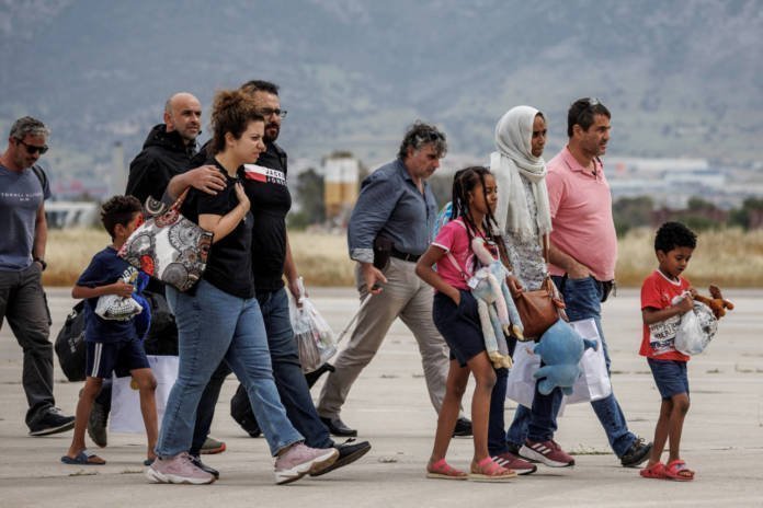 Greek Nationals Are Evacuated From Sudan
