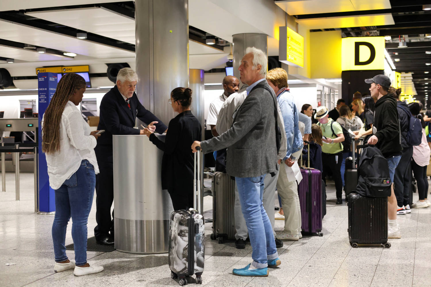 New ΕU carry-on baggage rules to take effect on September 1 | en ...