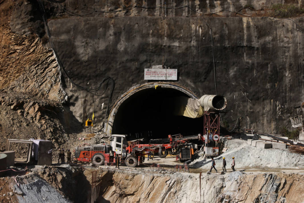 'Rat miners' burrow to rescue 41 men stuck in Indian tunnel | en ...