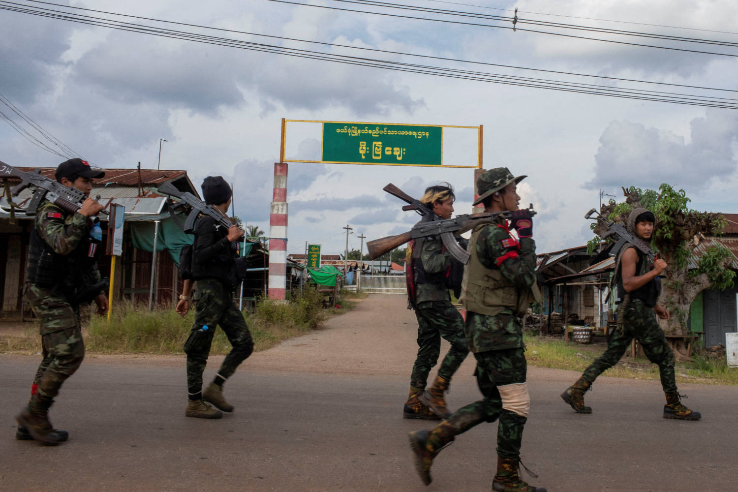 File Photo: Volunteer Members Of Karenni Insurgent Forces Walk In Moe Bye In Kayah State