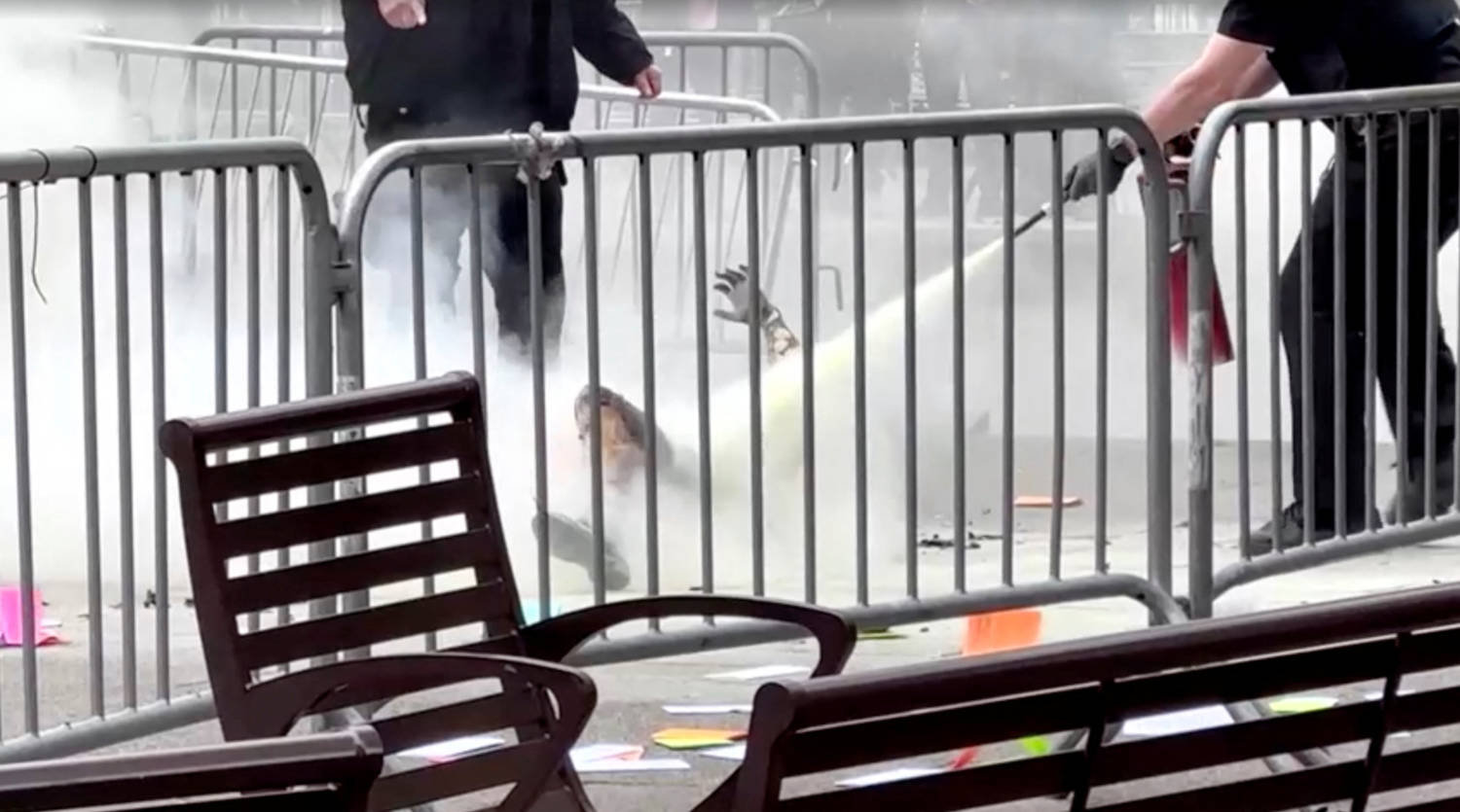 Man dies after setting self on fire outside New York court where Trump ...