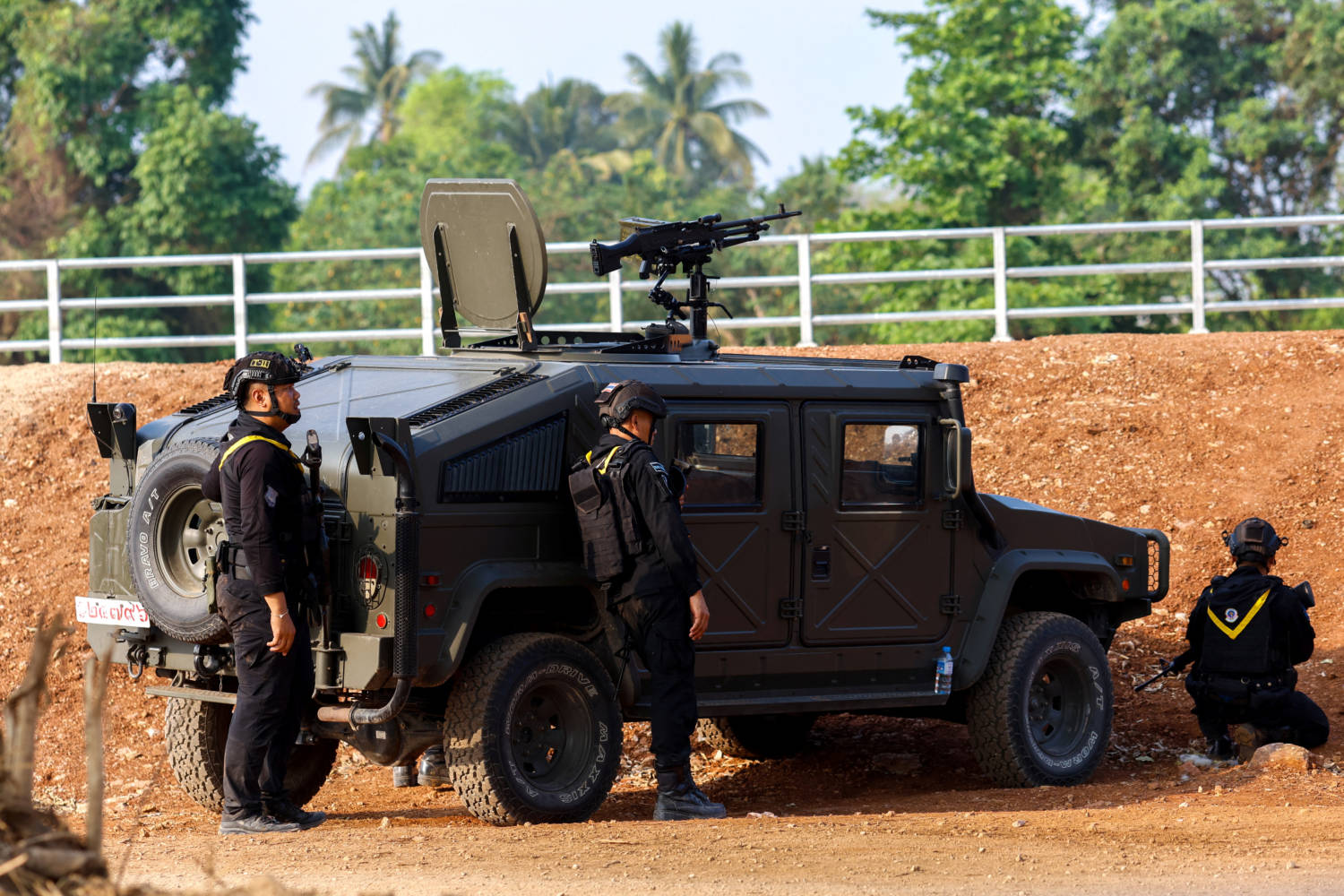 Fighting On The Myanmar Side Between The Karen National Liberation Army (knla) And Myanmar's Troops, Which Continues Near The Thailand Myanmar Border