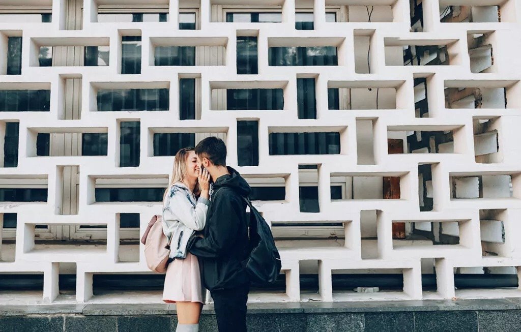 Kissing 1024x653
