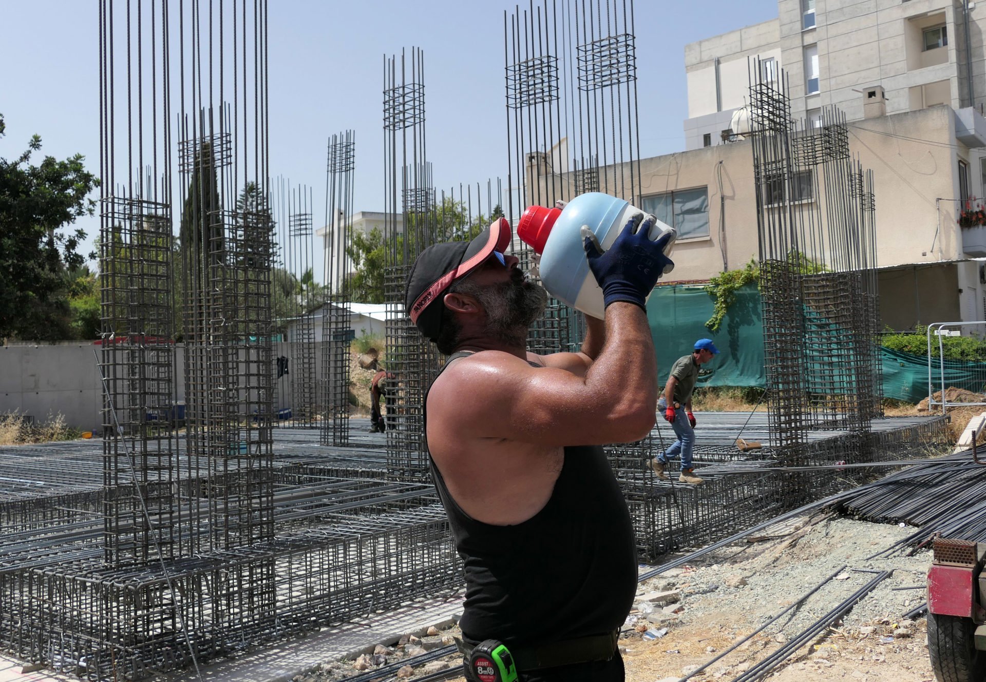 Εργαζόμενοι εν μέσω καύσωνα