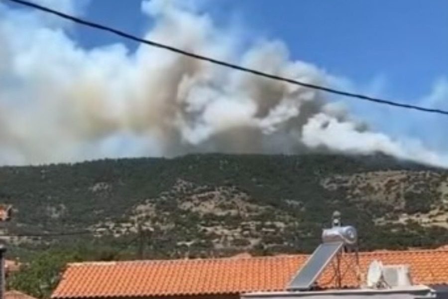 Major Fire Broke Out In Lesbos 8 Aircrafts Battle Blaze1
