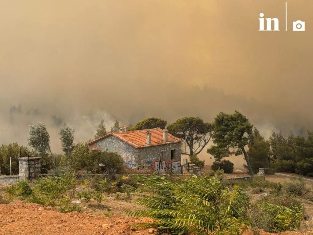 Attica Fires Houses Are Burning In Penteli As Hospital Gets Evacuated