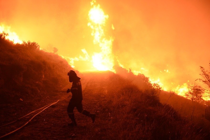 Greece Blaze Reaches Mount Pentelicus, Two Hospital Evacuations4