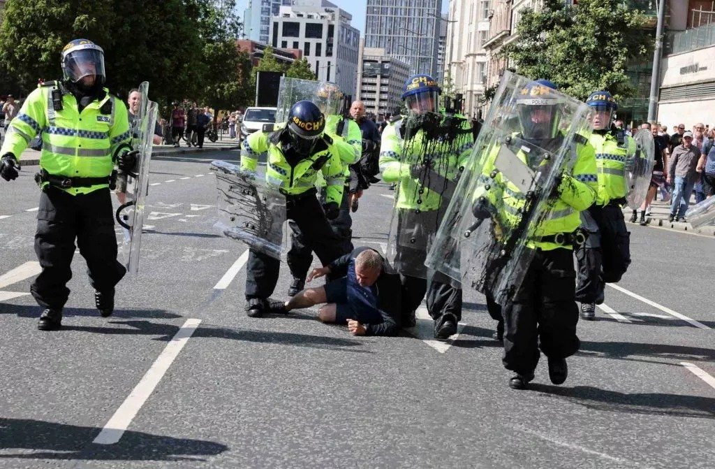 Uk Shops Urged To Close Early Due To Fear Of Far Right Riots