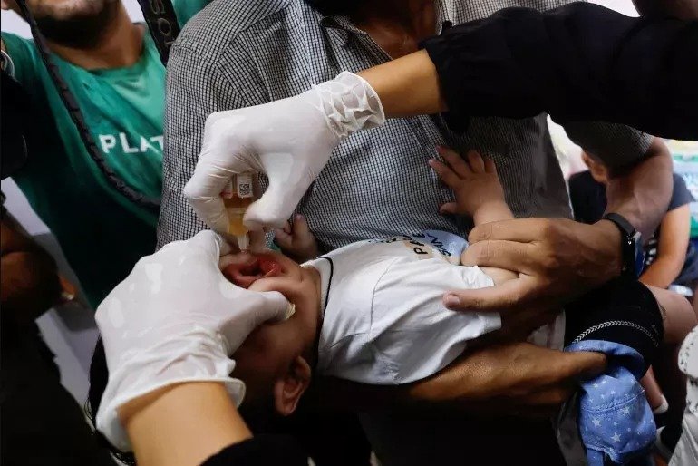 Gaza More Than 72,000 Children Received Polio Vaccine Since Yesterday