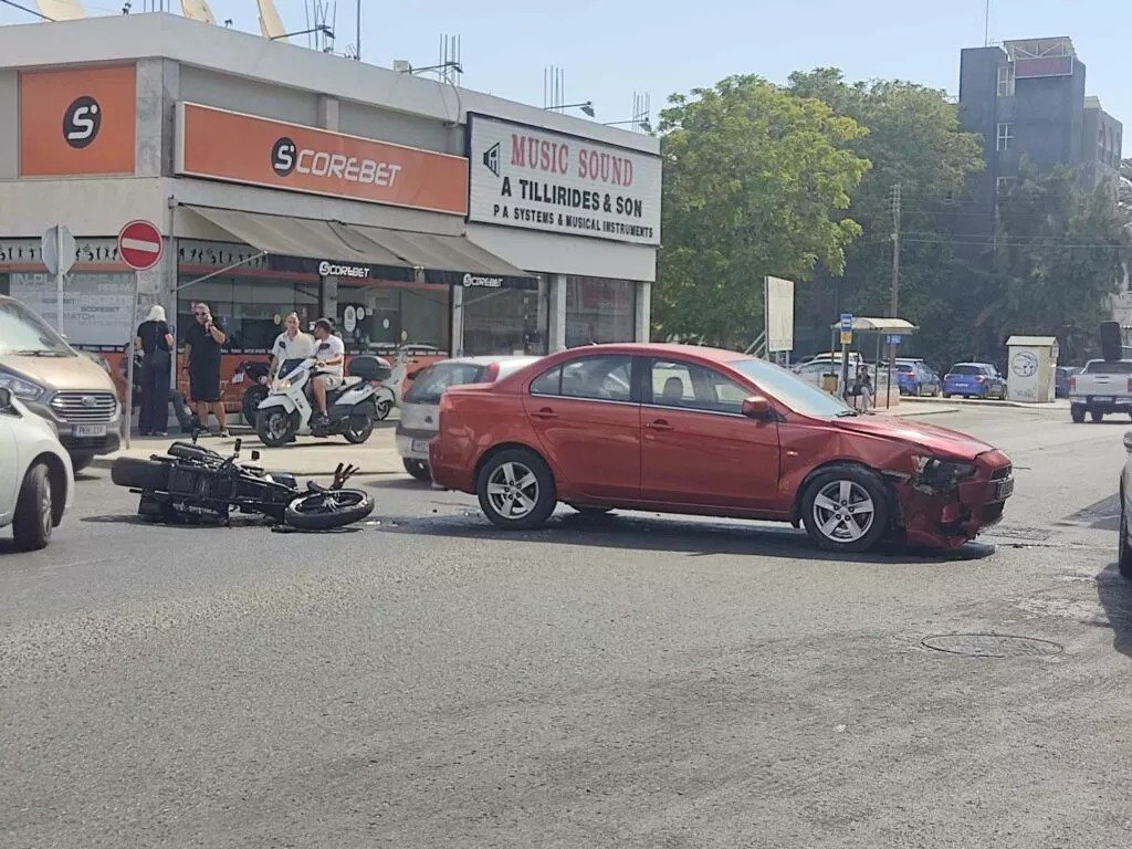 Motorcycle splits in two after Limassol collision | en.philenews.com