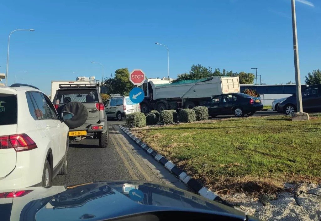 Heavy Traffic At Konia Junction Sparks Safety Concerns In Paphos