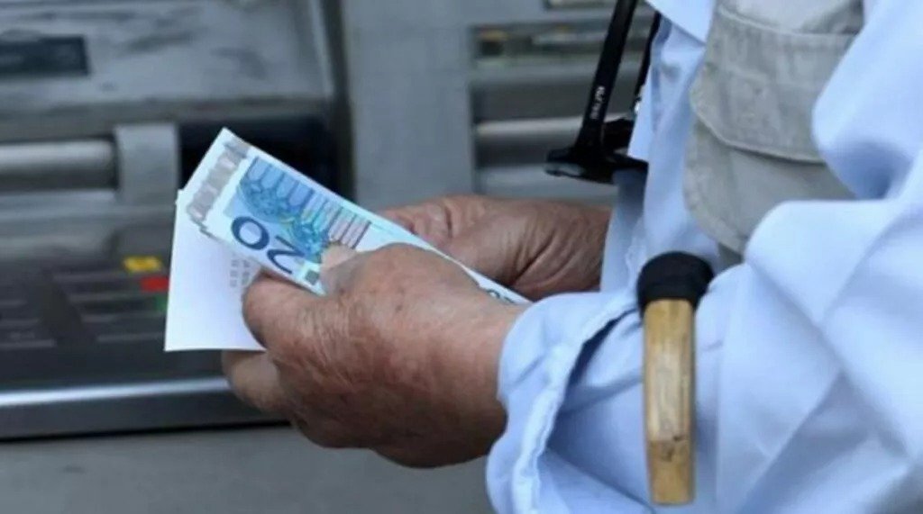 Banks Develop Measures To Aid Elderly Customers With Transactions