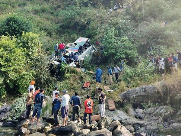 At least 36 dead after bus plunges into Himalayan ravine in India | en ...