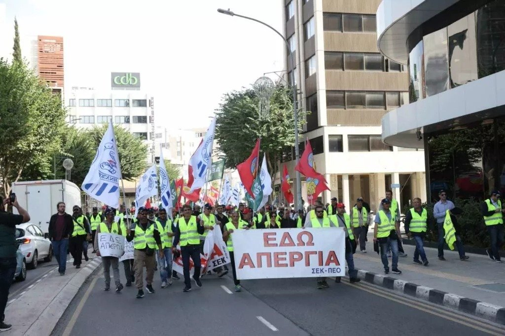 Ready Mix Concrete Workers March To Labour Ministry Amid Ongoing Strike (photos)
