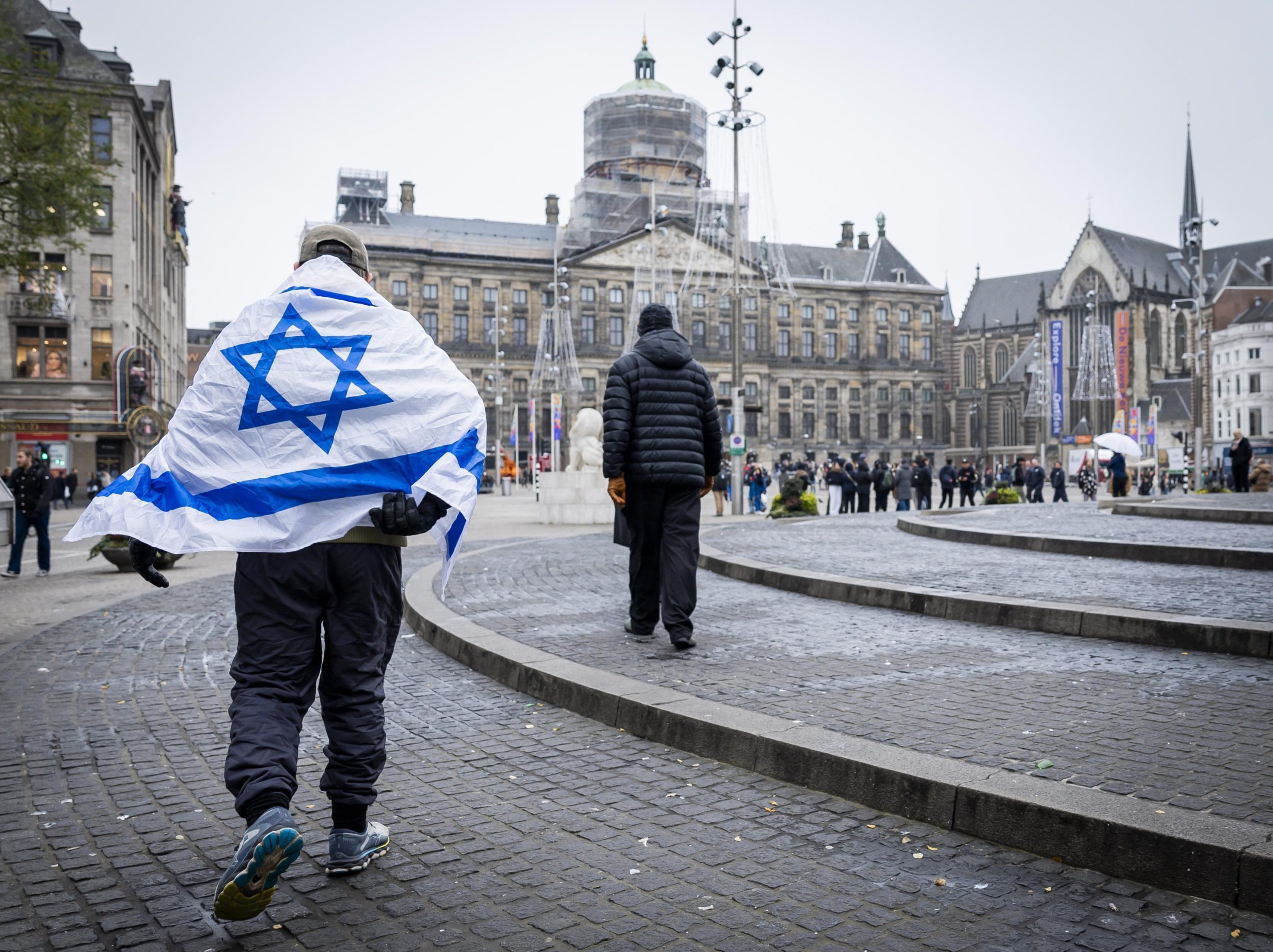 Maccabi fans shouted anti-Arab slogans, pulled down Palestinian flags ...