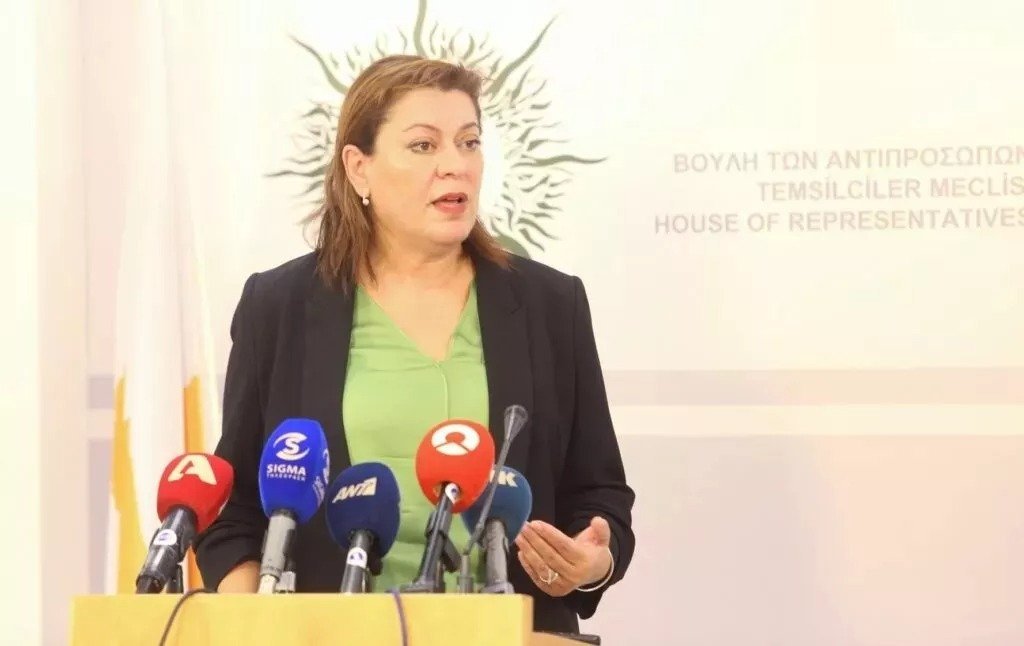 Education Minister Stands Firm Amid Teachers' Union Strike Threat