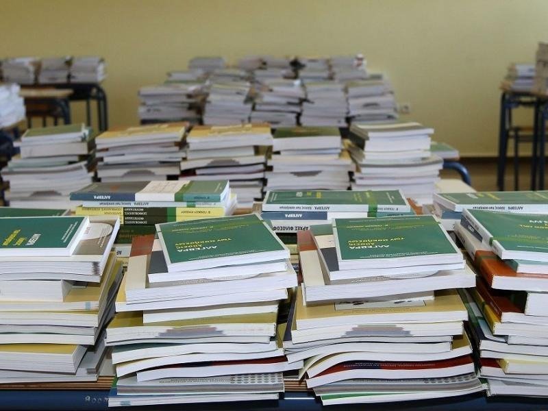 Education Ministry's New Literature Books Face Resistance From Teachers