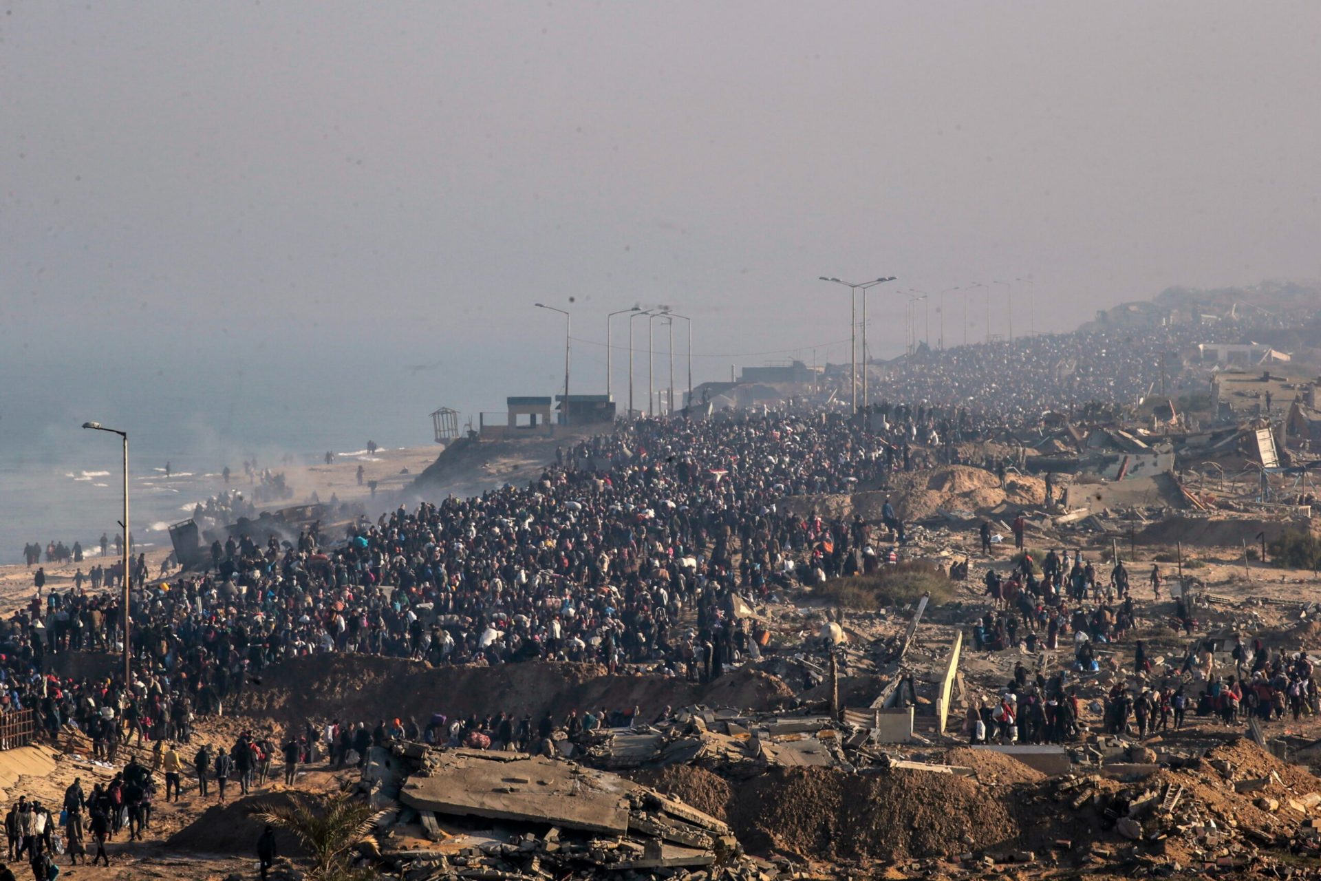 Gaza Return Thousands Of Displaced Palestinians