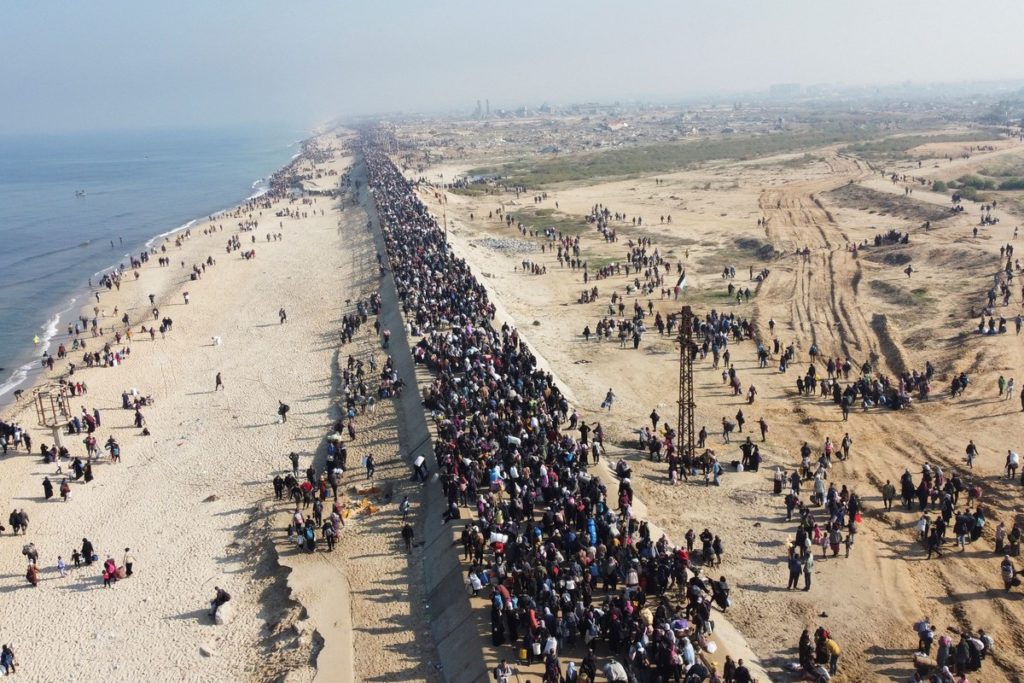 Displaced Palestinians Make Their Way Back To Their Homes In Northern Gaza, Amid A Ceasefire Between Israel And Hamas, In The Central Gaza Strip