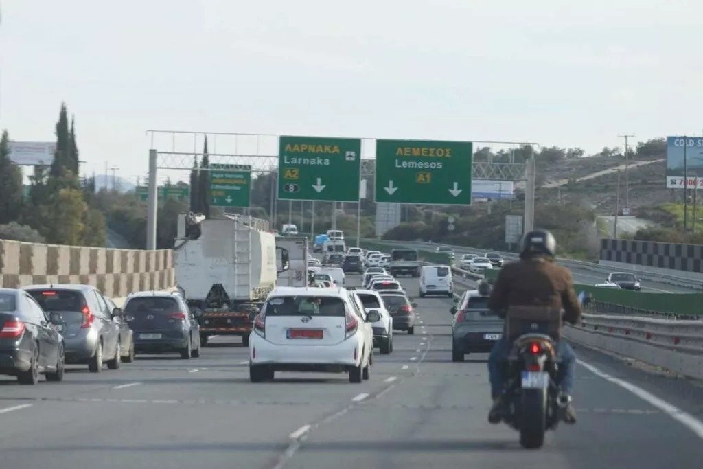 Heavy Traffic On Nicosia Limassol Highway After Vehicle Breakdown (photos)