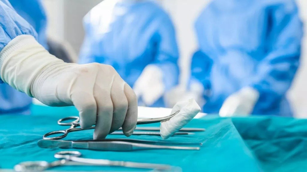 Hospital Under Fire After Doctor Unwittingly Reveals Expired Implant Use