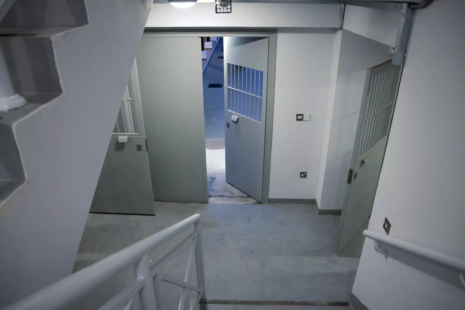 Prison Guard, Inmate And Wife Detained Over Illegal Cell %22kiosk%22