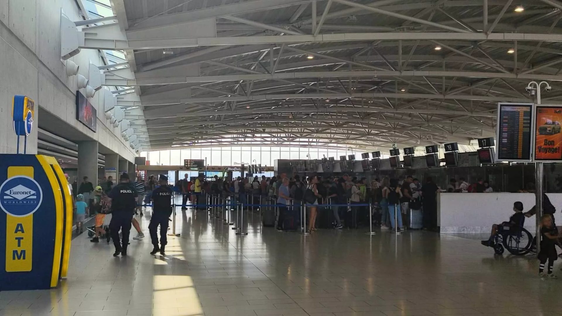 Israel Begins Repatriation Flights From Cyprus For 1,000 Stranded Passengers