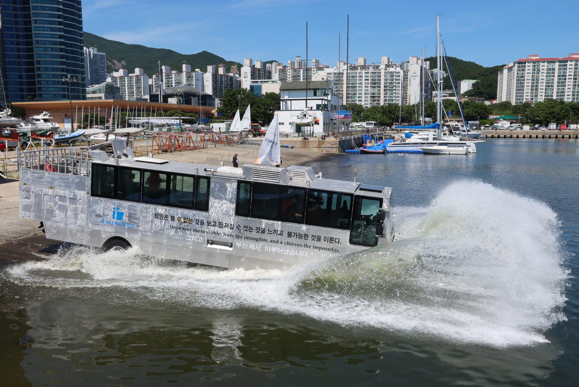 South Korea road tests touristic amphibious bus | en.philenews.com