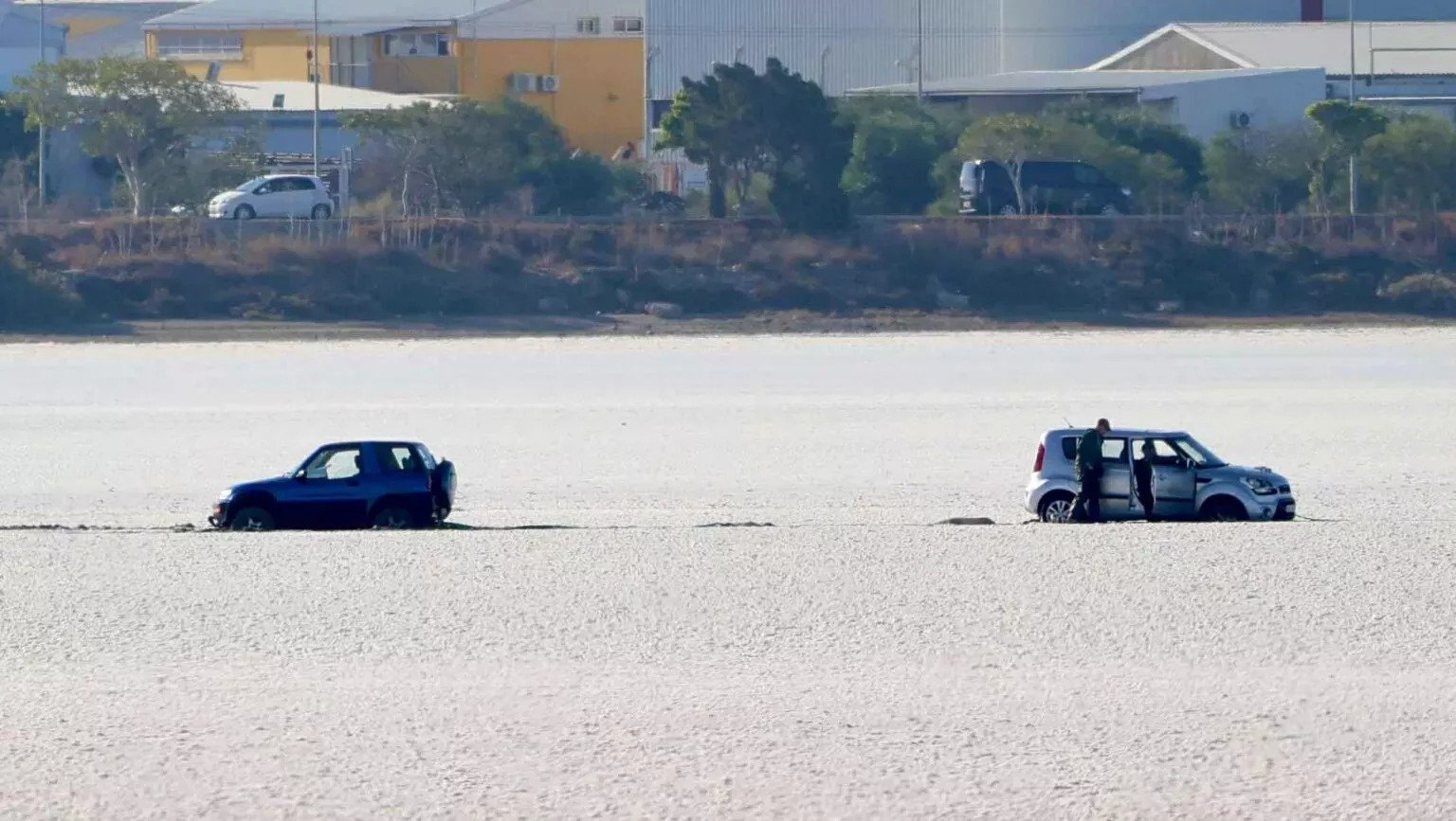 Cost For Removing Vehicles Stranded In Larnaca Salt Lake Rises To €7,000