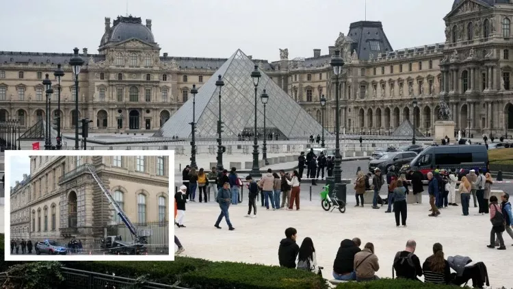 Louvre3 Maketa