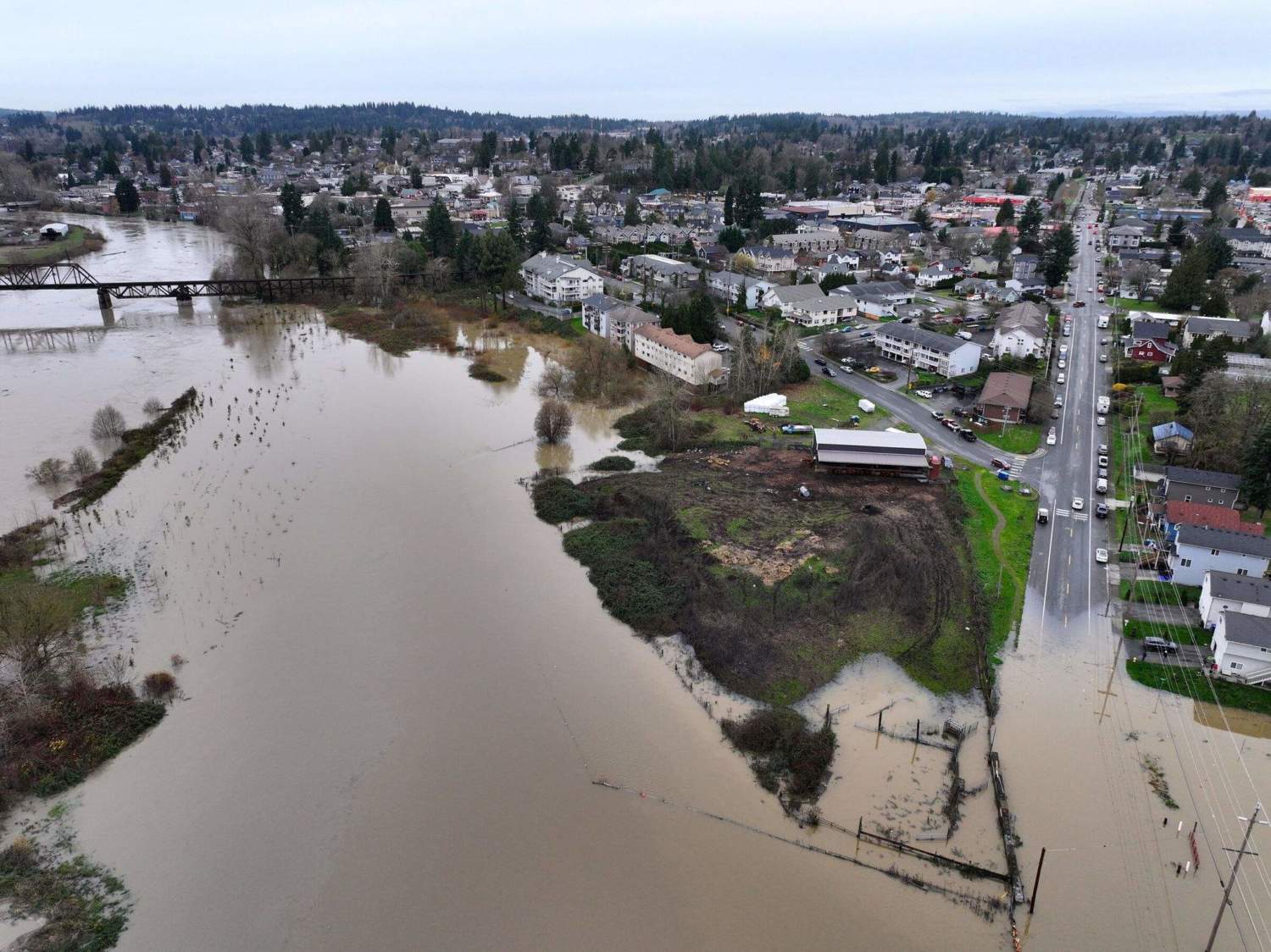 Washington evacuates 78,000 as rivers shatter records and homes ...