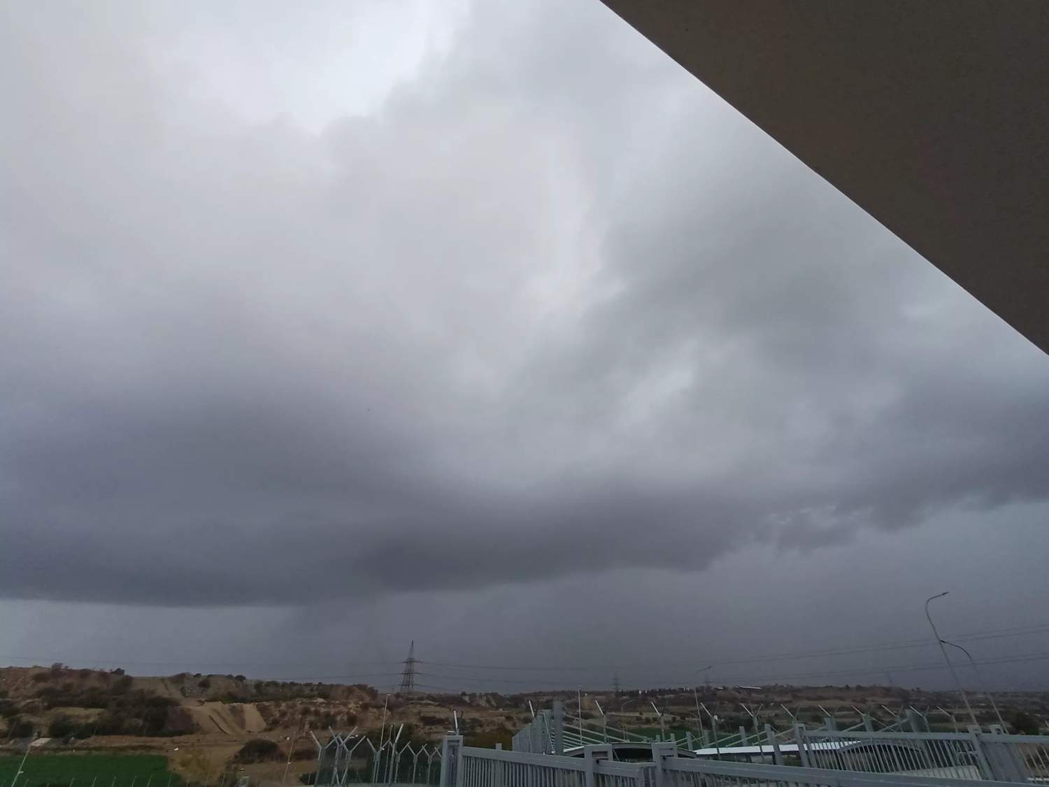 Heavy Rain Batters Nicosia Limassol Motorway, Significantly Limiting Visibility