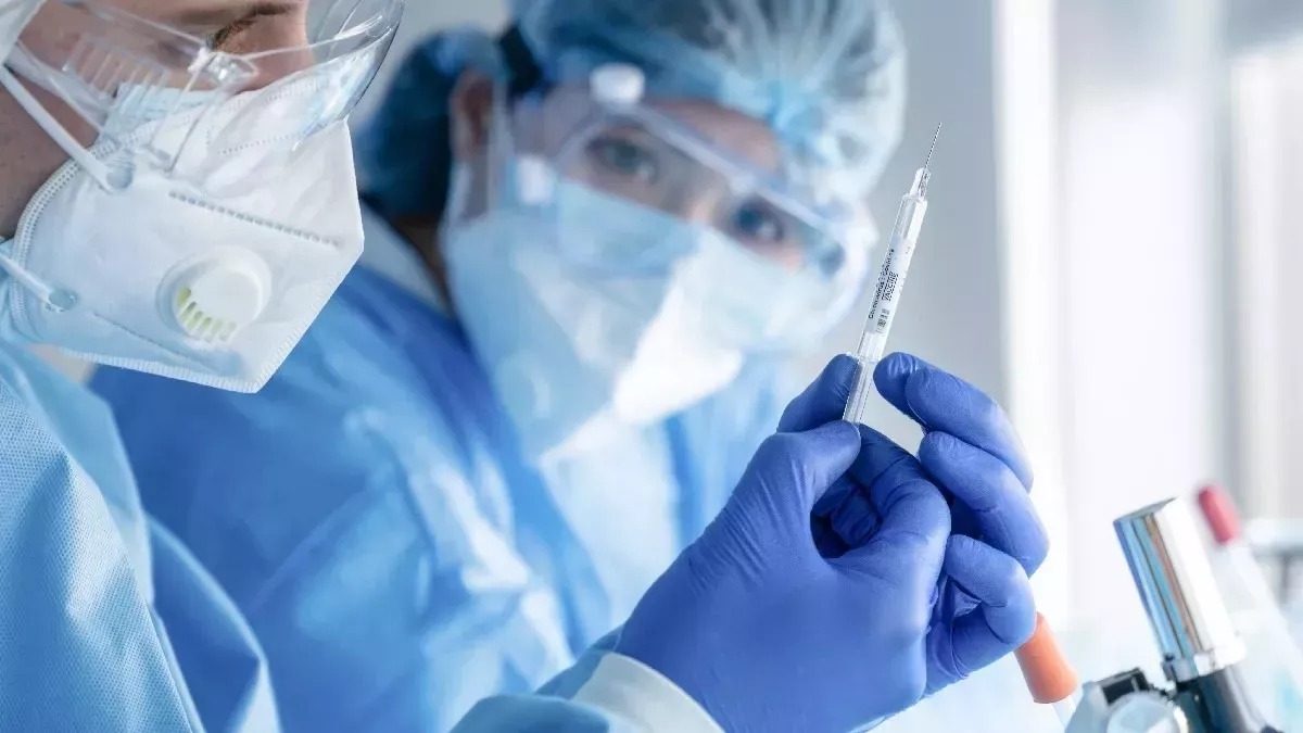 Mrna Cancer Vaccine Cuts Melanoma Deaths By Half In Five Year Trial