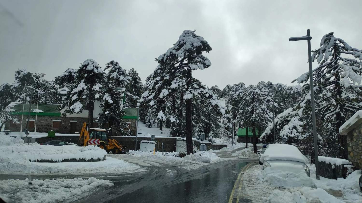Snowfall Closes Troodos Roads To Vehicles Without Chains