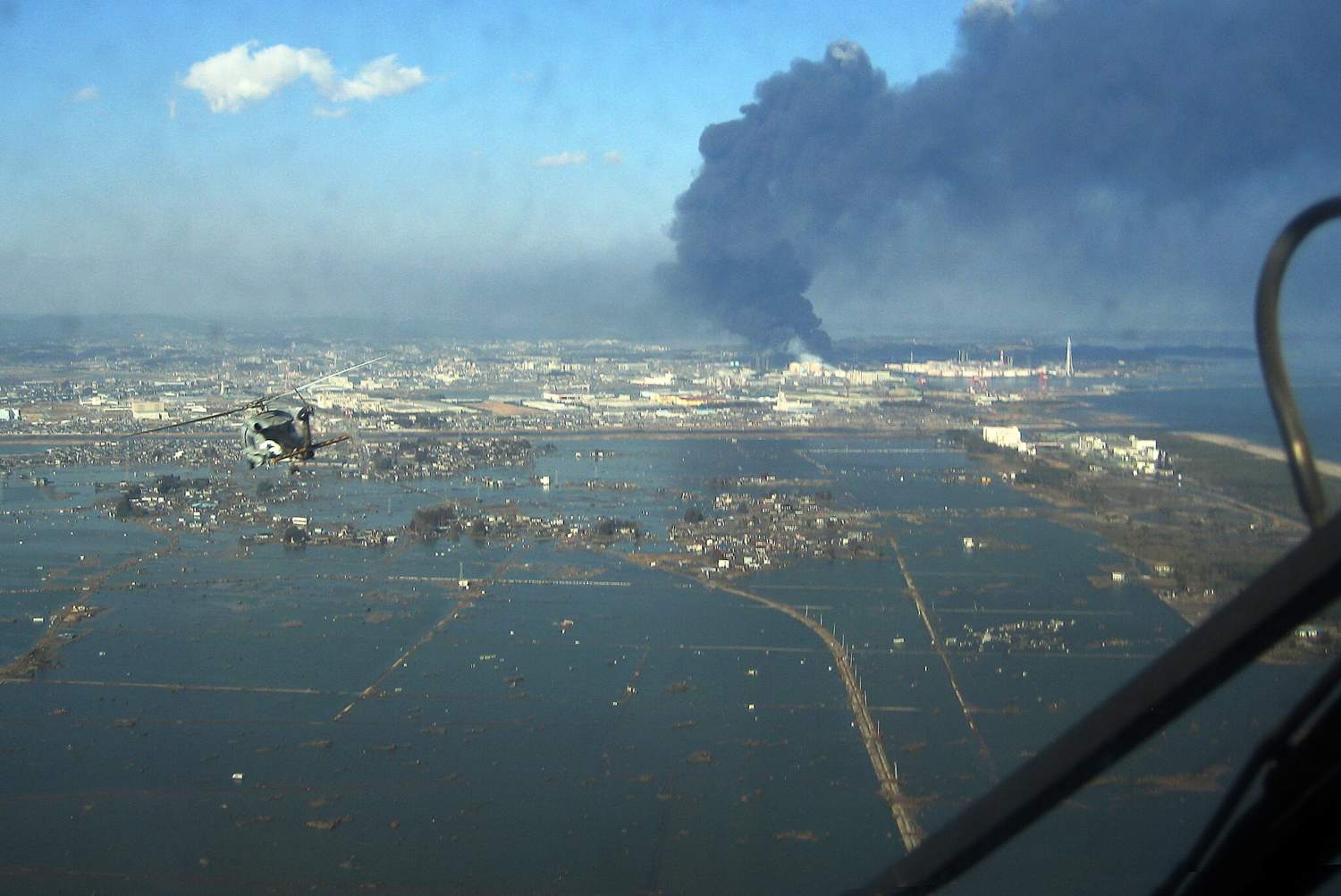 2048px Sh 60b Helicopter Flies Over Sendai
