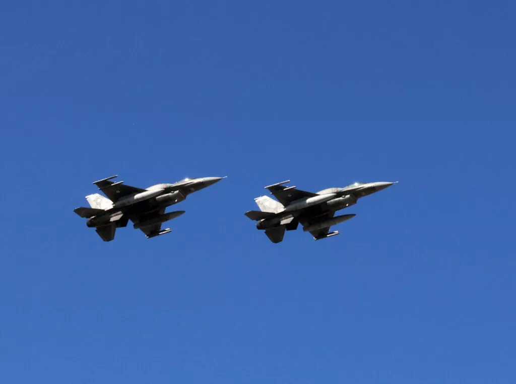 F 16 1024x763