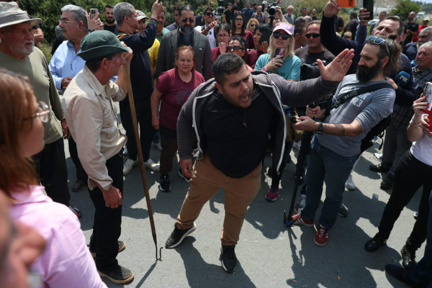 Farmers Threaten To March On Eu Dinner Over Foot And Mouth Culls