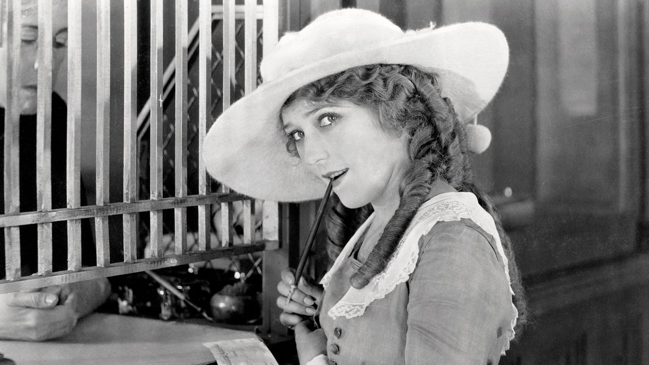 Mary Pickford Dies