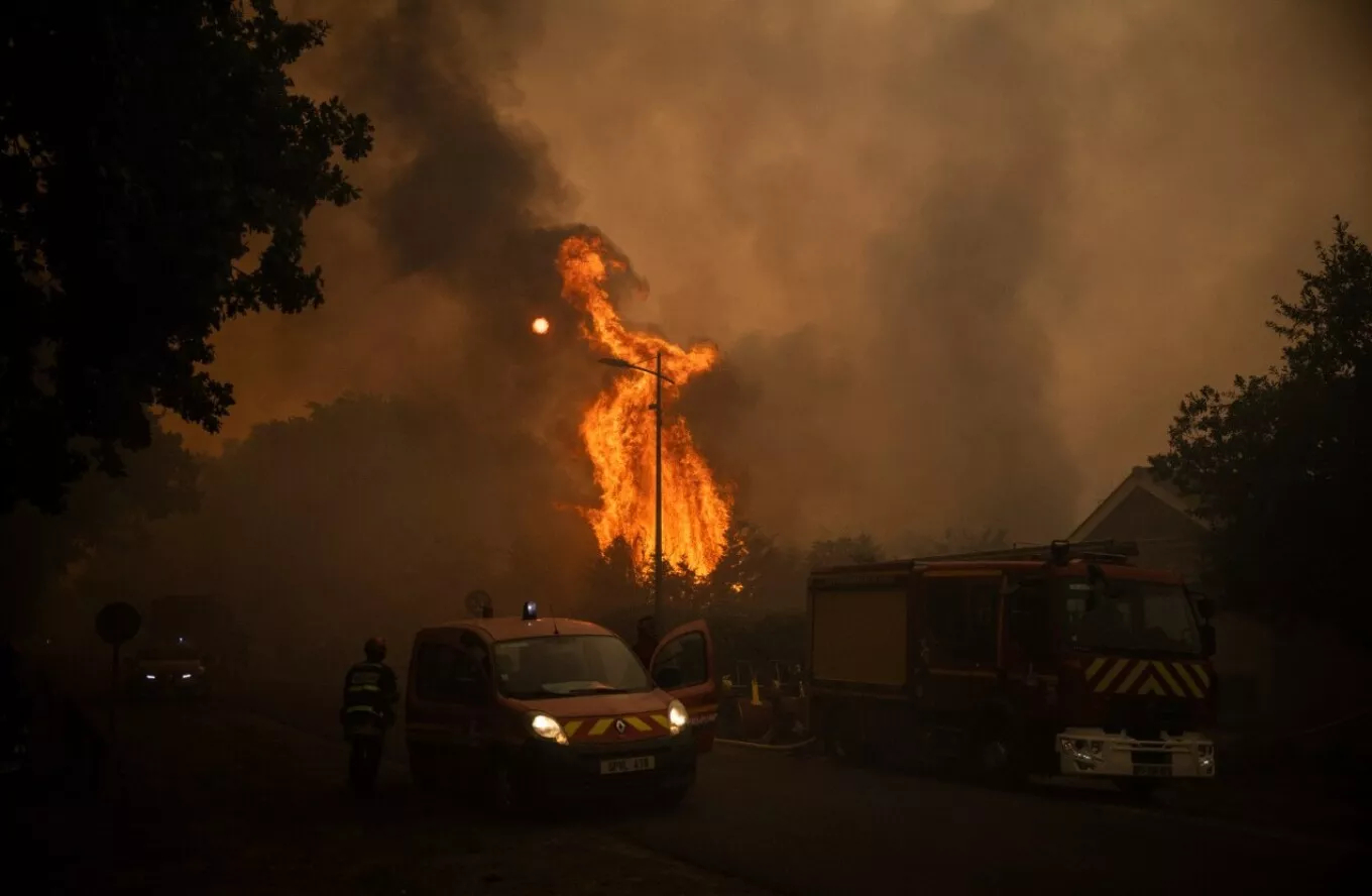 Bordeaux Wildfires Spread As 141,000 Forced To Flee