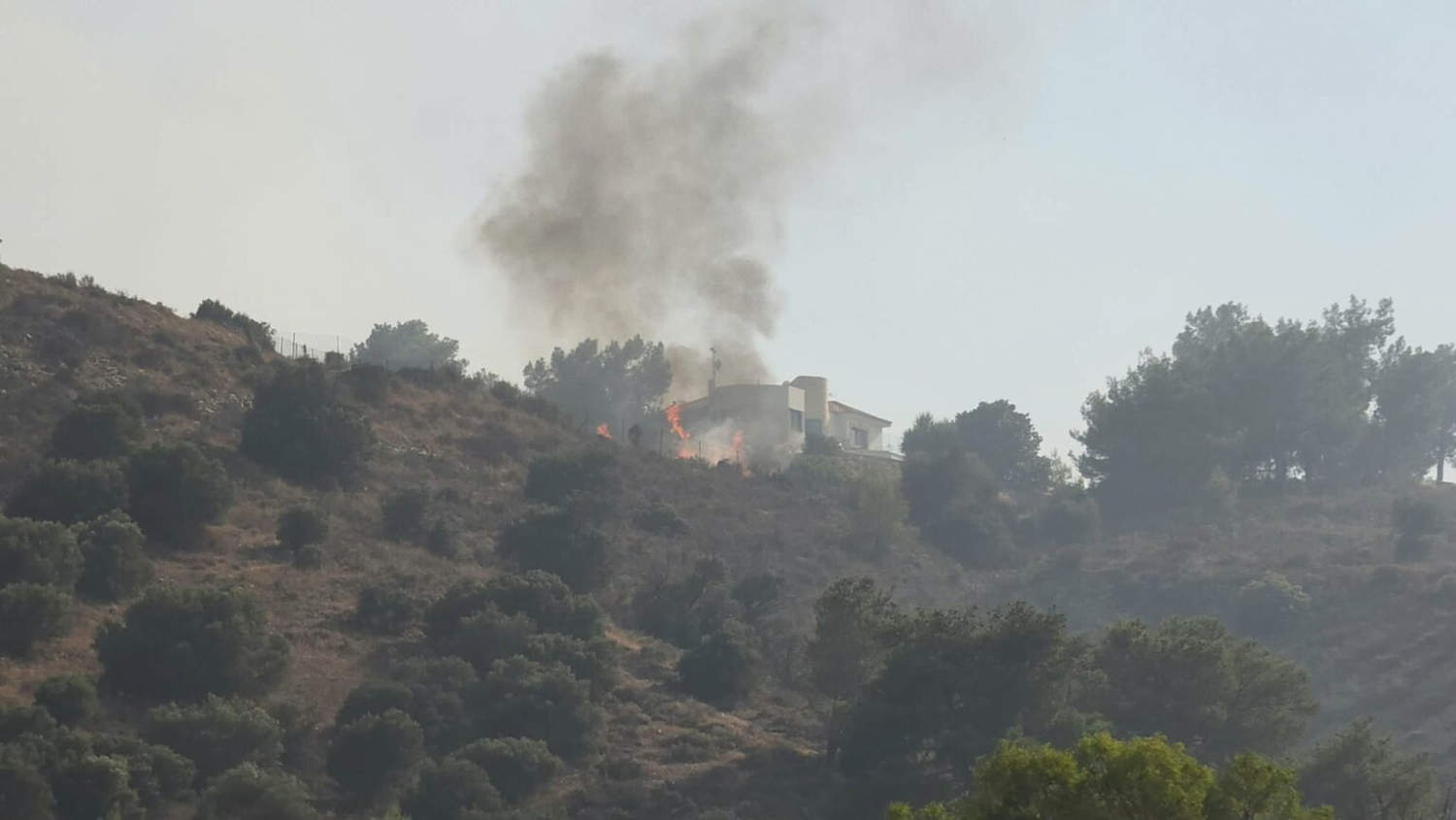 Psevdas Ordered To Evacuate As Fire Spreads From Agia Anna, Reaches Homes (videos)