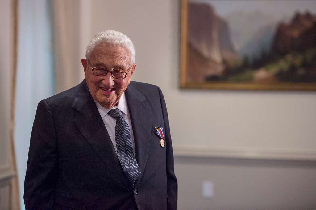 Dr Henry A Kissinger Smiles During An Award Ceremony 560fb1 1024