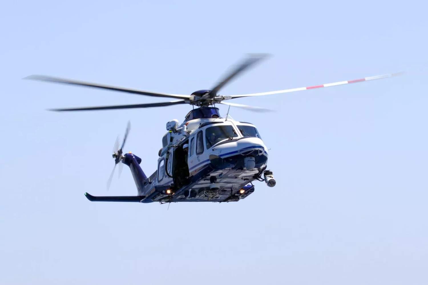 Rowing boat capsizes off Dasoudi, Limassol: all 21 on board rescued ...