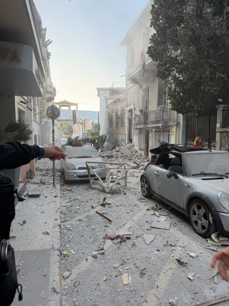 Woman found dead in Athens building collapse | en.philenews.com